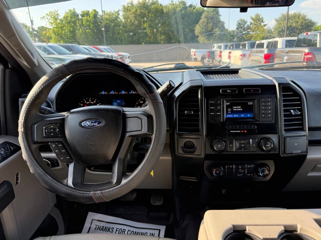 Ford F-150 Vehicle Full-screen Gallery Image 21