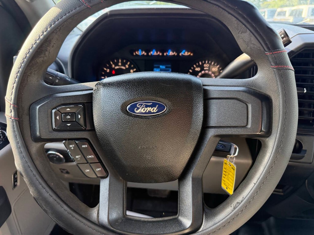 Ford F-150 Vehicle Full-screen Gallery Image 23