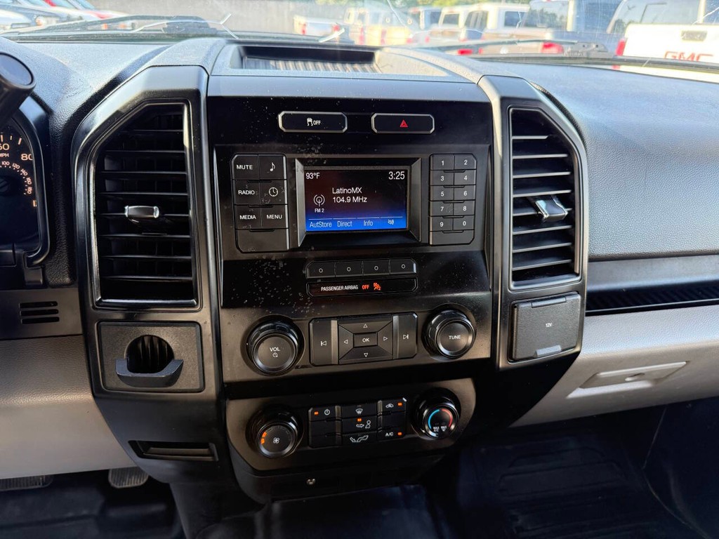 Ford F-150 Vehicle Full-screen Gallery Image 24