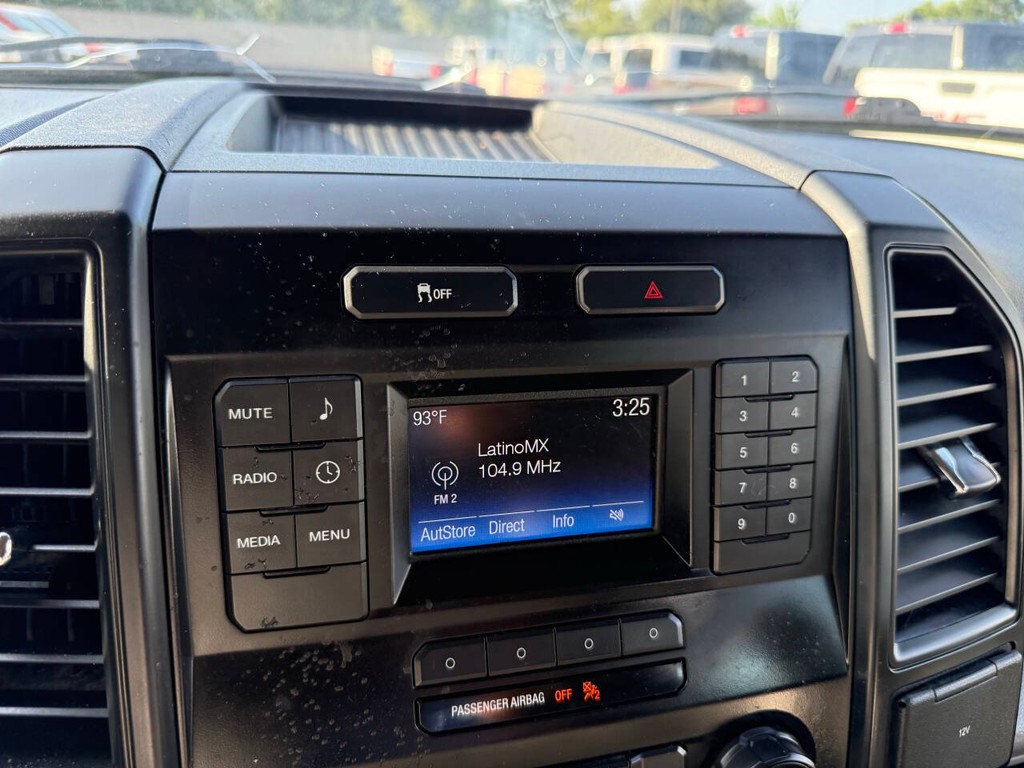 Ford F-150 Vehicle Full-screen Gallery Image 25