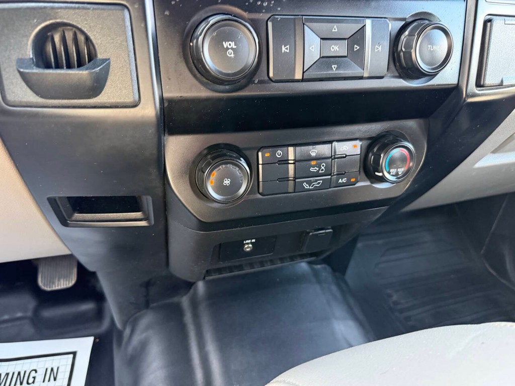 Ford F-150 Vehicle Full-screen Gallery Image 28