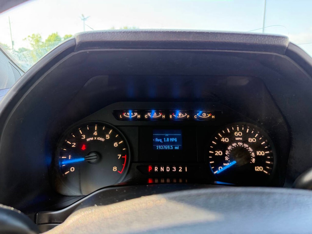 Ford F-150 Vehicle Full-screen Gallery Image 31
