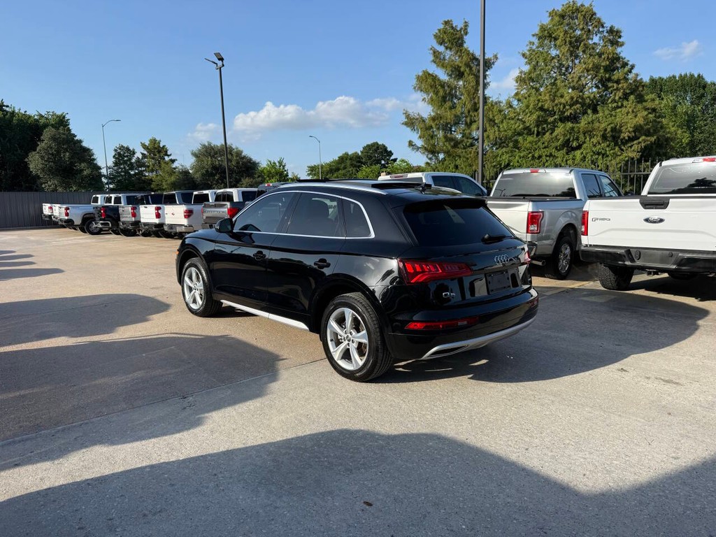 Audi Q5 Vehicle Full-screen Gallery Image 04