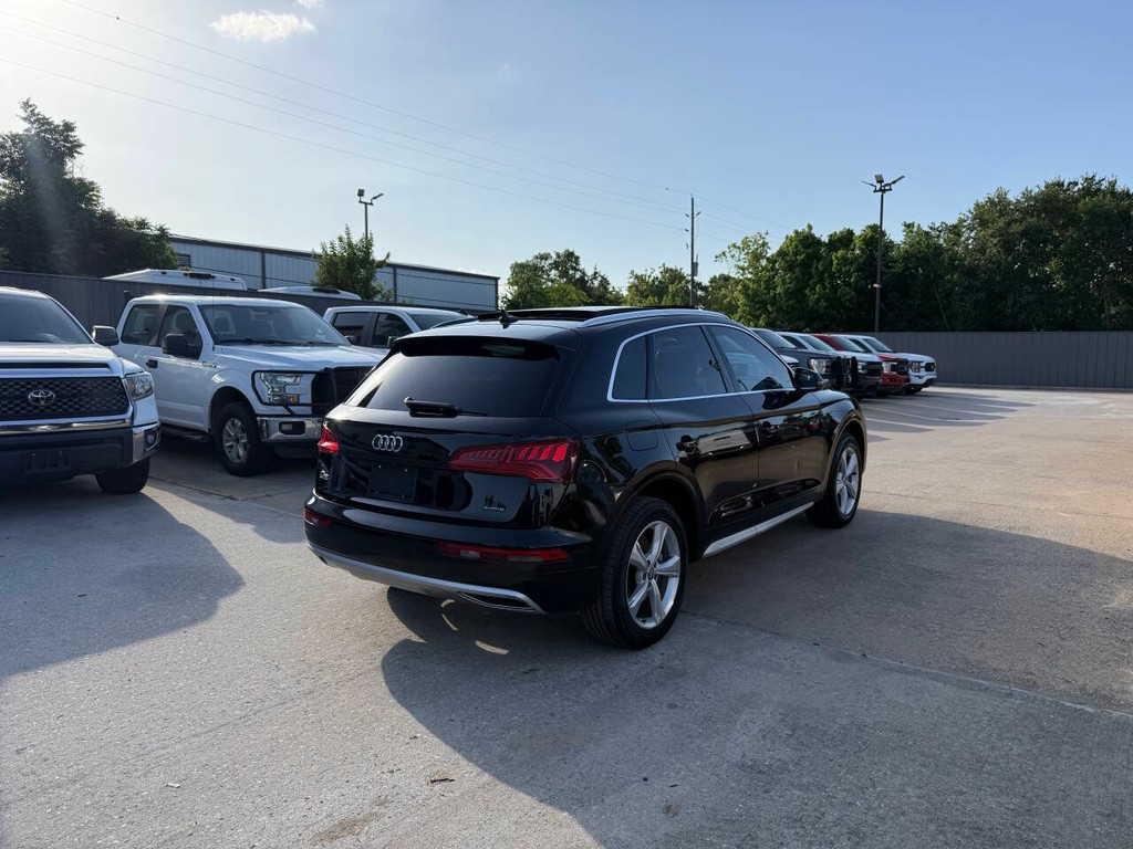Audi Q5 Vehicle Full-screen Gallery Image 05