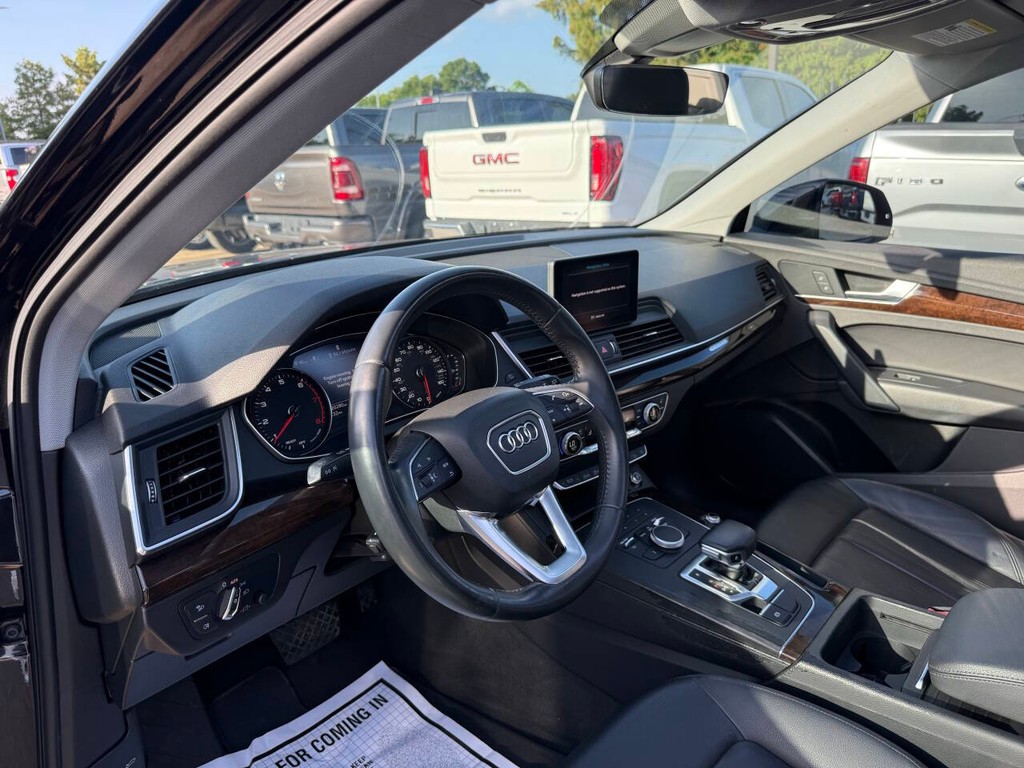Audi Q5 Vehicle Full-screen Gallery Image 06