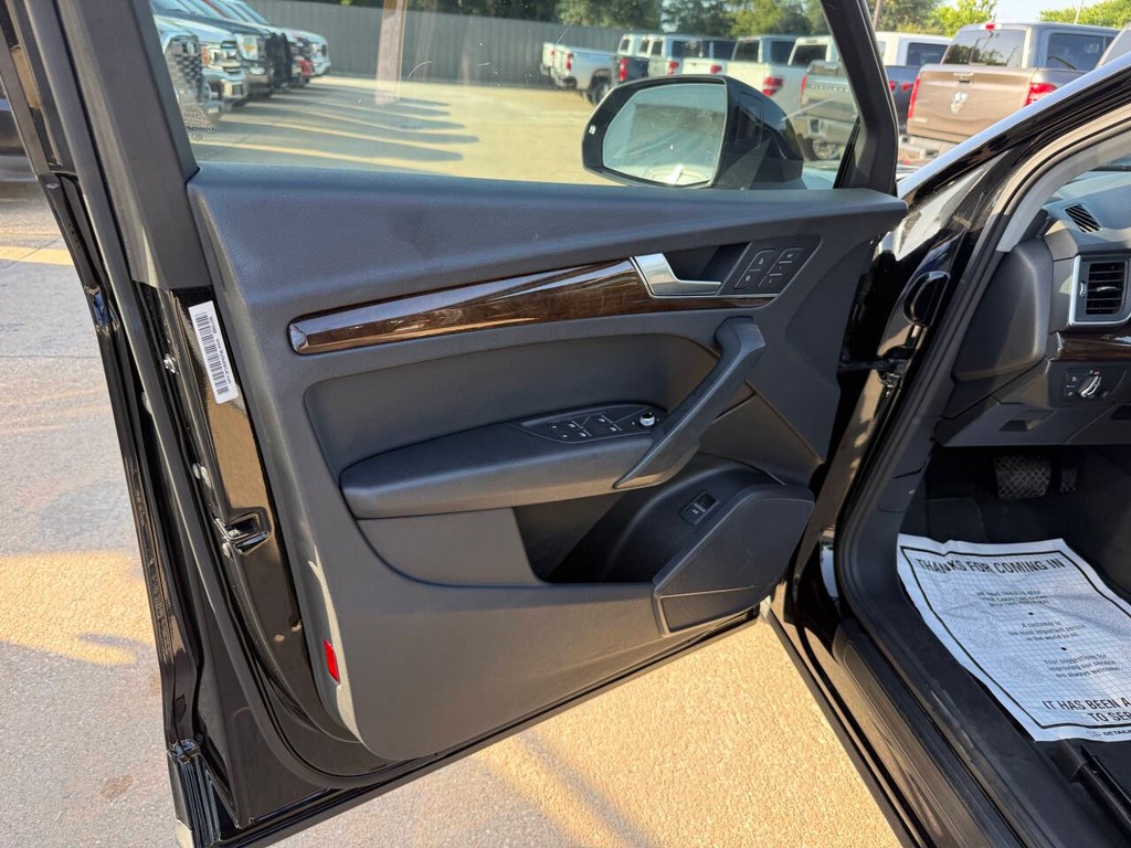 Audi Q5 Vehicle Full-screen Gallery Image 08