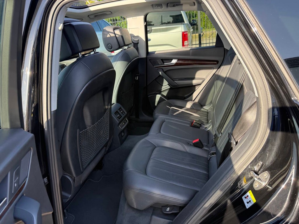 Audi Q5 Vehicle Full-screen Gallery Image 13