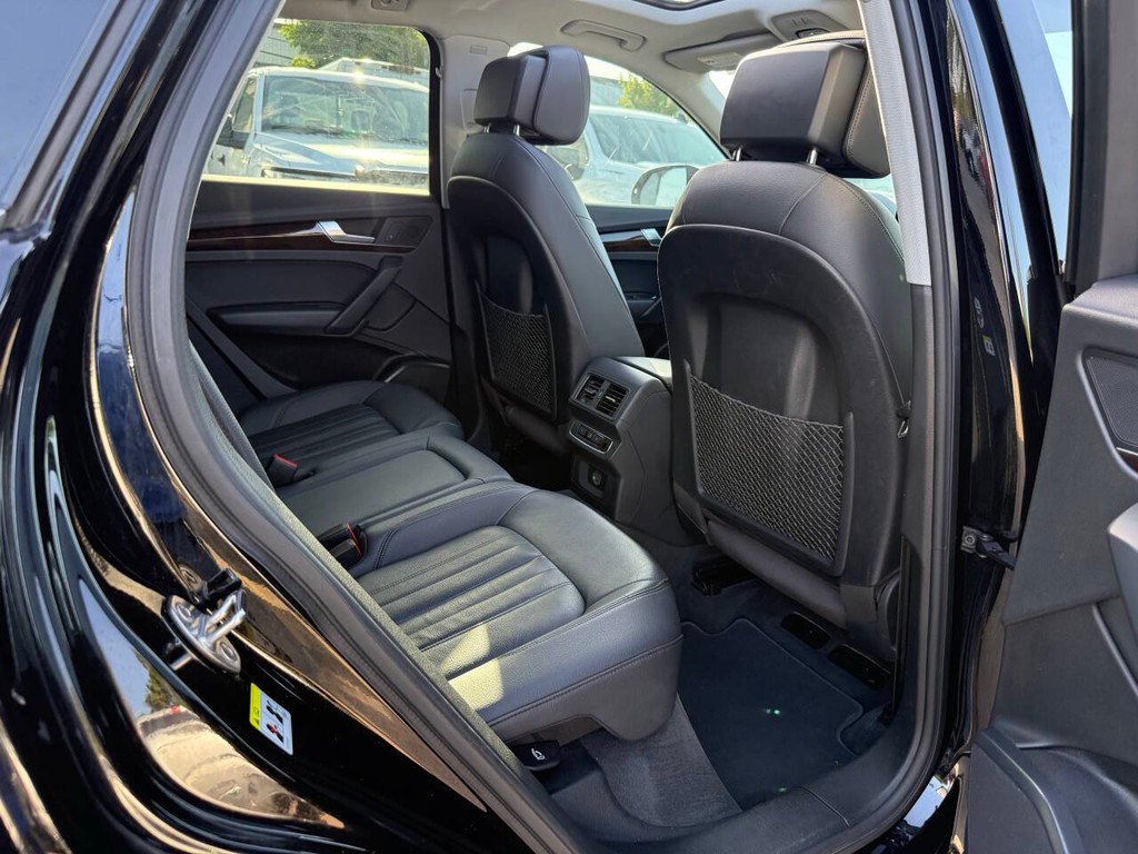 Audi Q5 Vehicle Full-screen Gallery Image 15