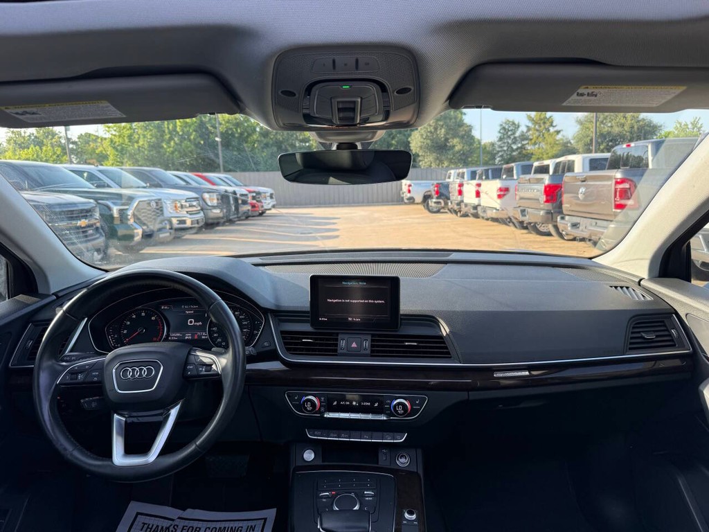 Audi Q5 Vehicle Full-screen Gallery Image 17