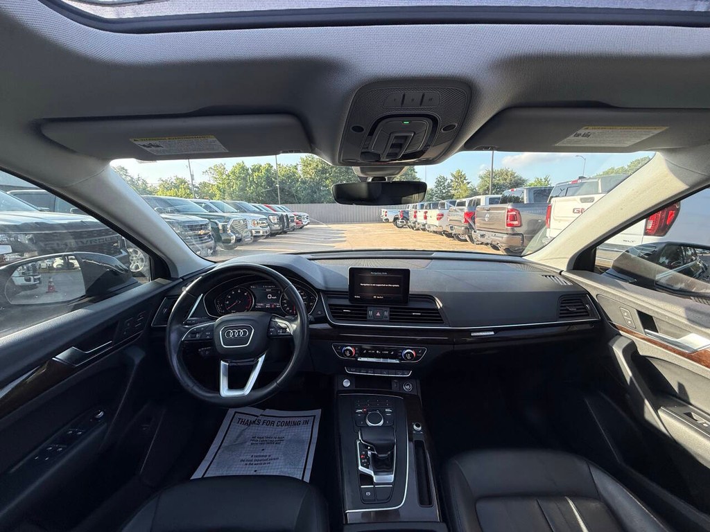 Audi Q5 Vehicle Full-screen Gallery Image 18
