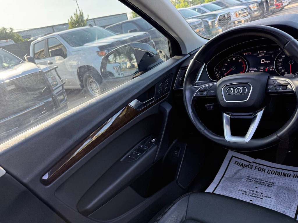 Audi Q5 Vehicle Full-screen Gallery Image 19