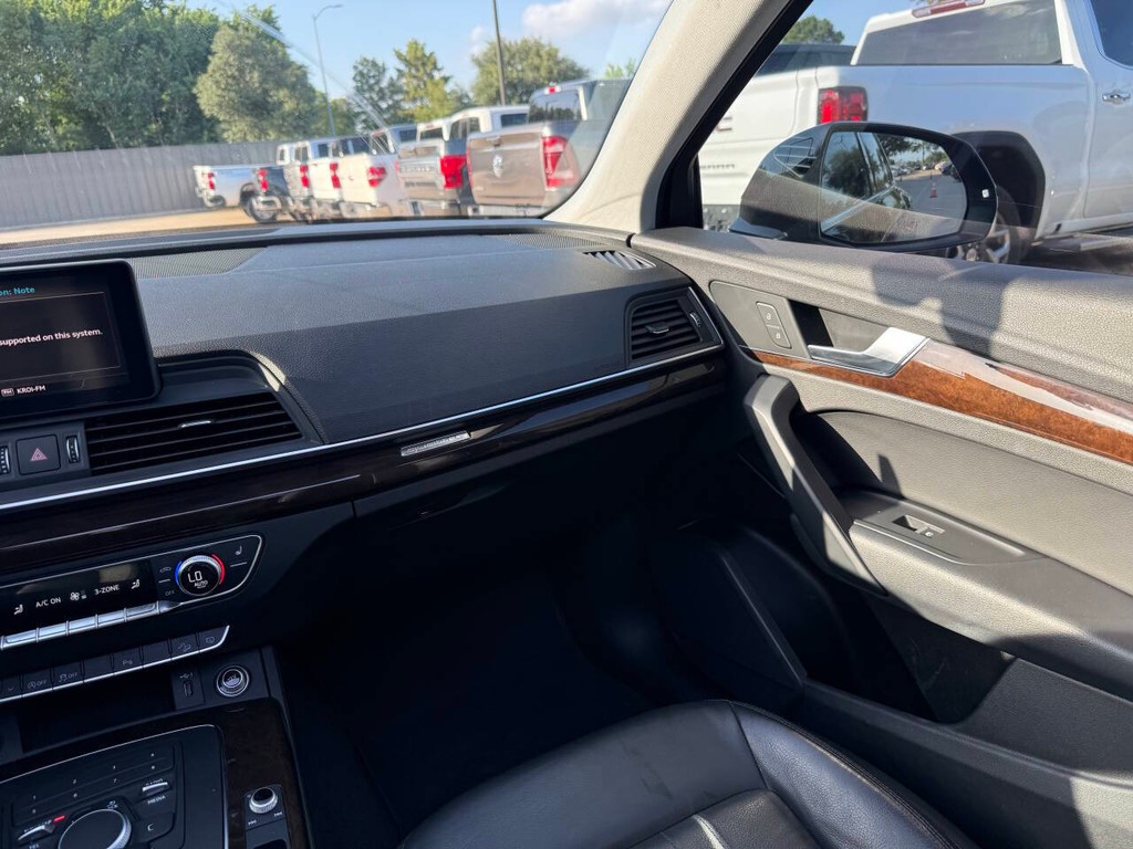 Audi Q5 Vehicle Full-screen Gallery Image 20