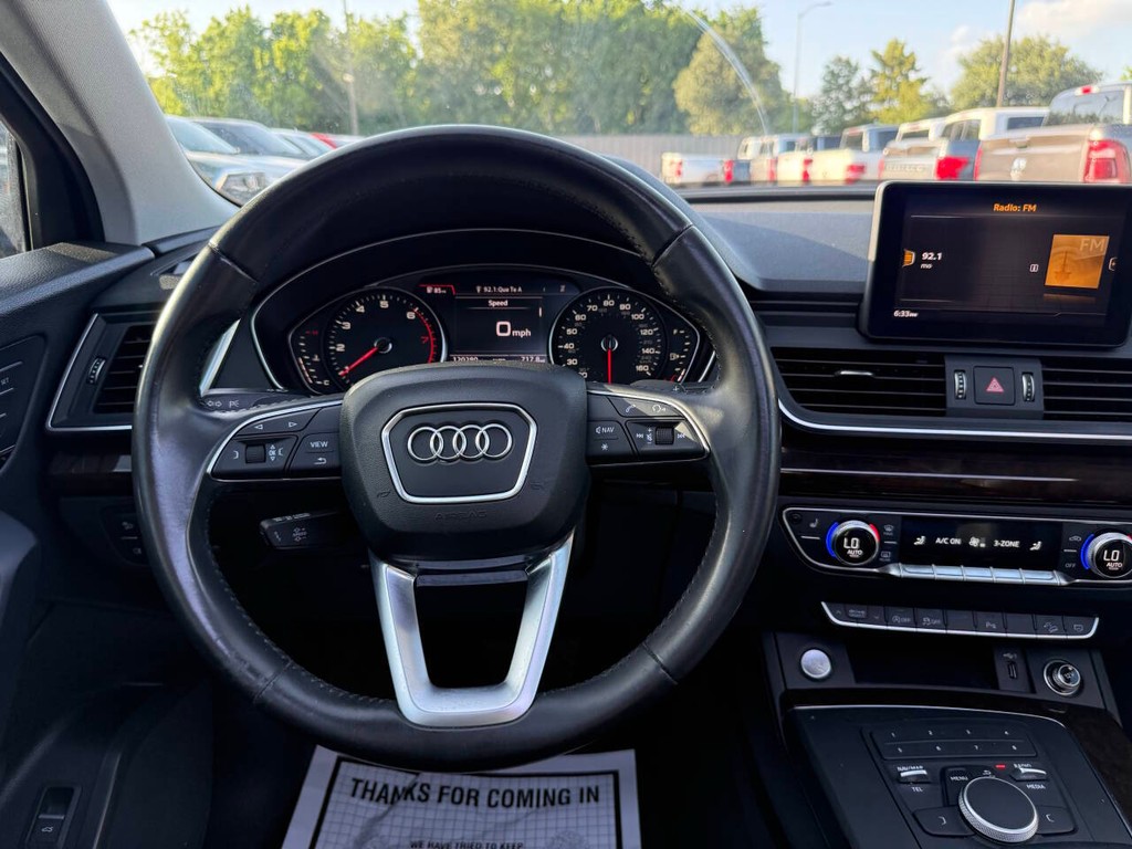 Audi Q5 Vehicle Full-screen Gallery Image 22