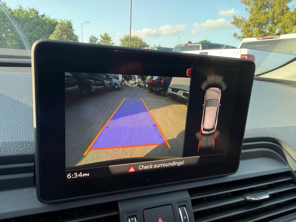 Audi Q5 Vehicle Full-screen Gallery Image 26