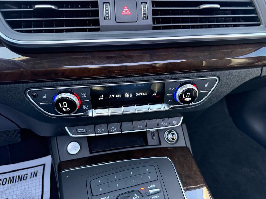Audi Q5 Vehicle Full-screen Gallery Image 27