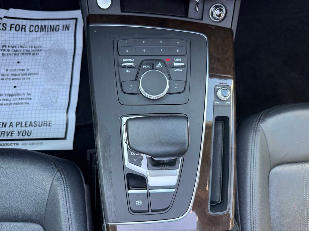 Audi Q5 Vehicle Full-screen Gallery Image 28