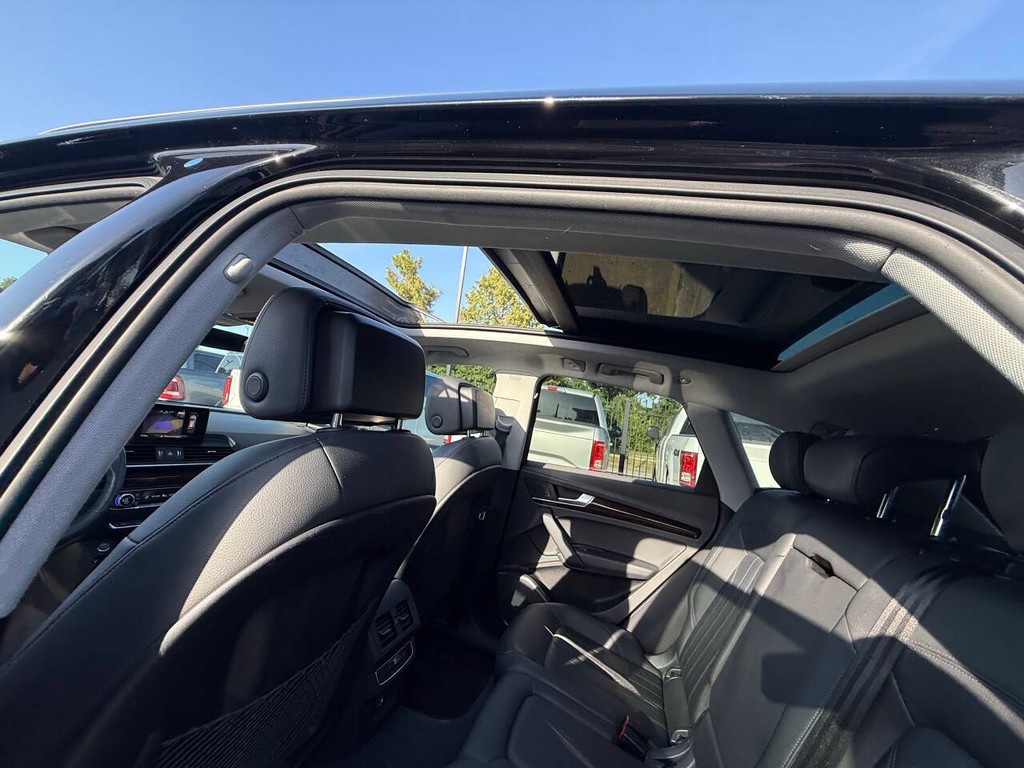 Audi Q5 Vehicle Full-screen Gallery Image 31