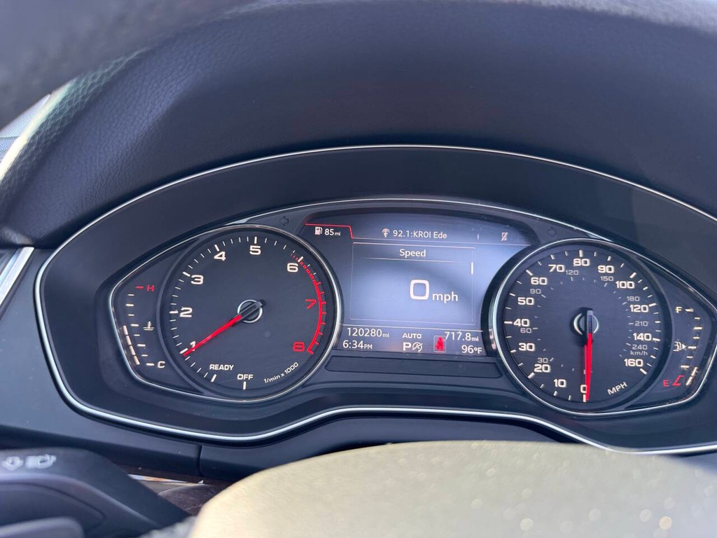 Audi Q5 Vehicle Full-screen Gallery Image 32