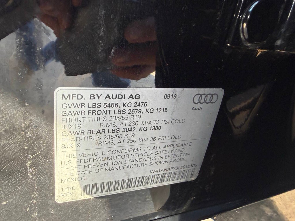 Audi Q5 Vehicle Full-screen Gallery Image 34