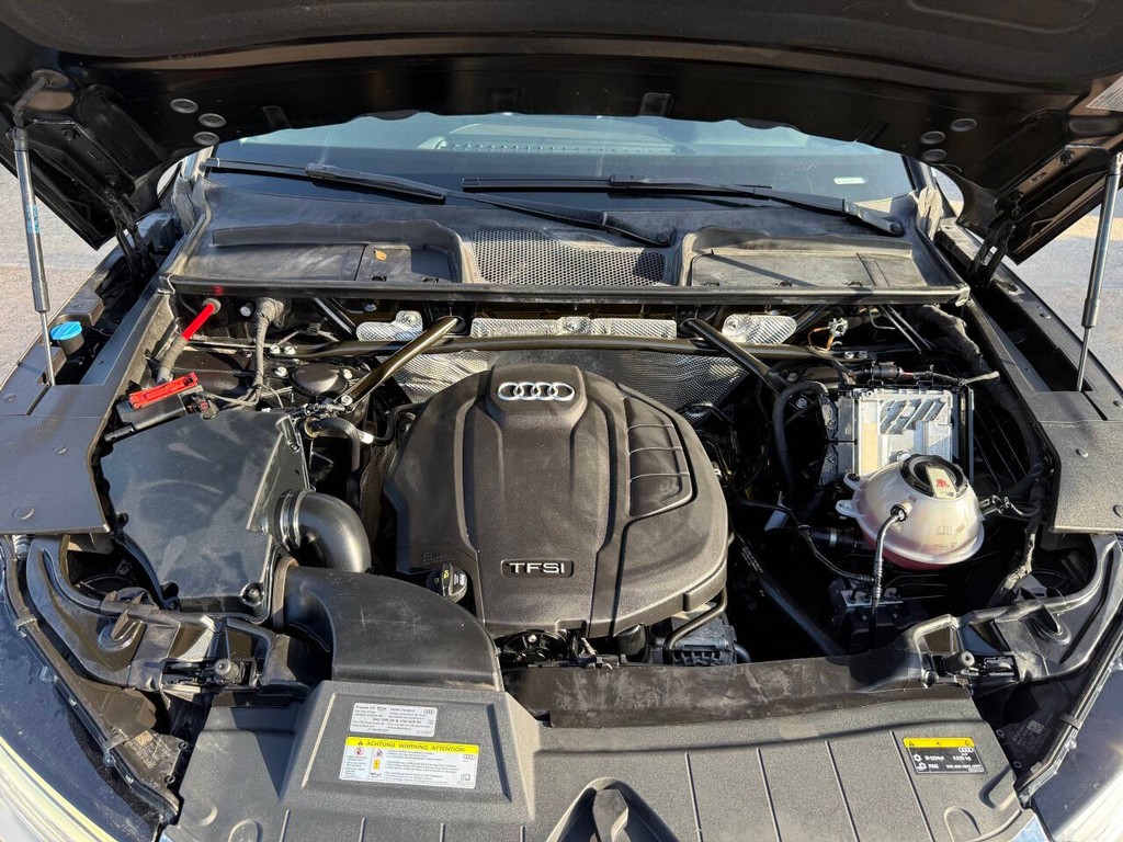 Audi Q5 Vehicle Full-screen Gallery Image 35