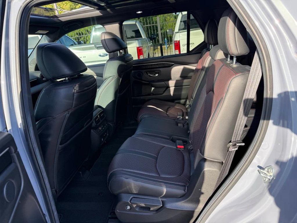 Honda Pilot Vehicle Full-screen Gallery Image 13