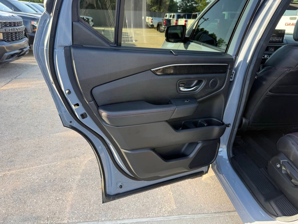 Honda Pilot Vehicle Full-screen Gallery Image 15