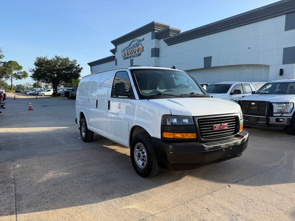 GMC Savana Cargo Van Vehicle Full-screen Gallery Image 02
