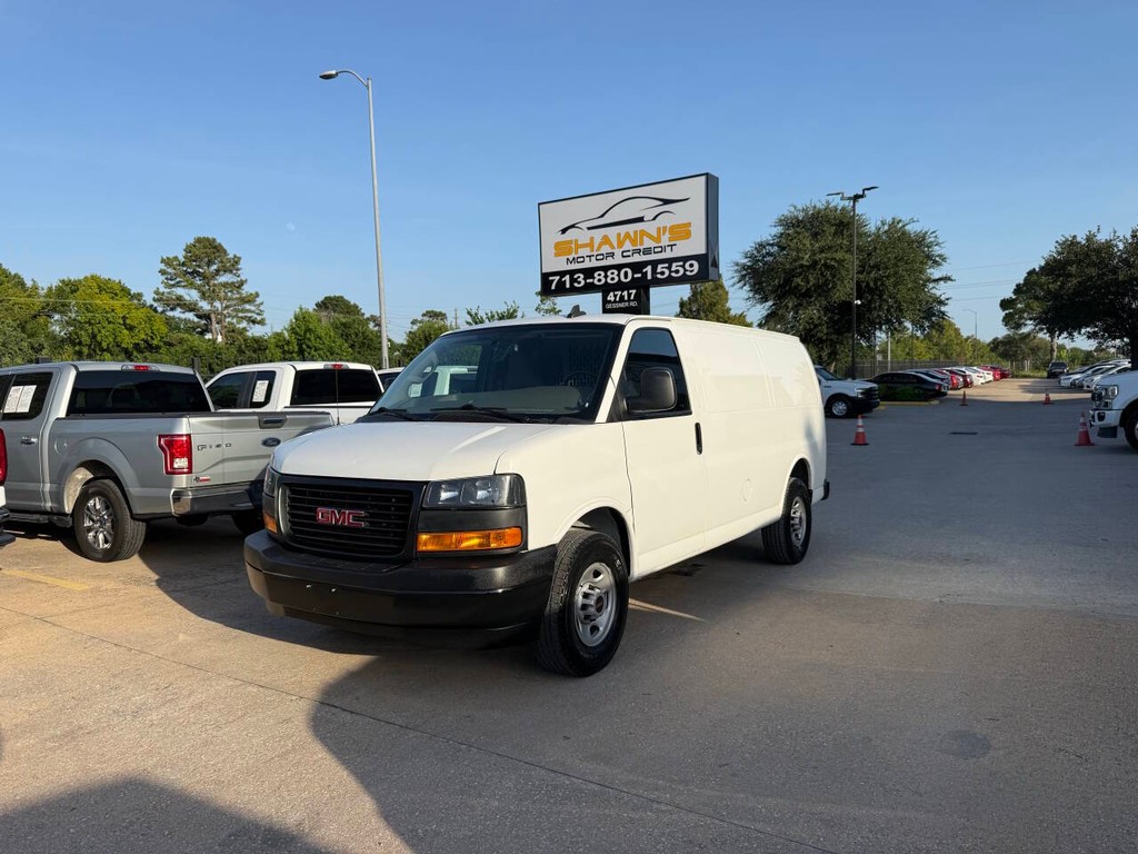 GMC Savana Cargo Van Vehicle Full-screen Gallery Image 03
