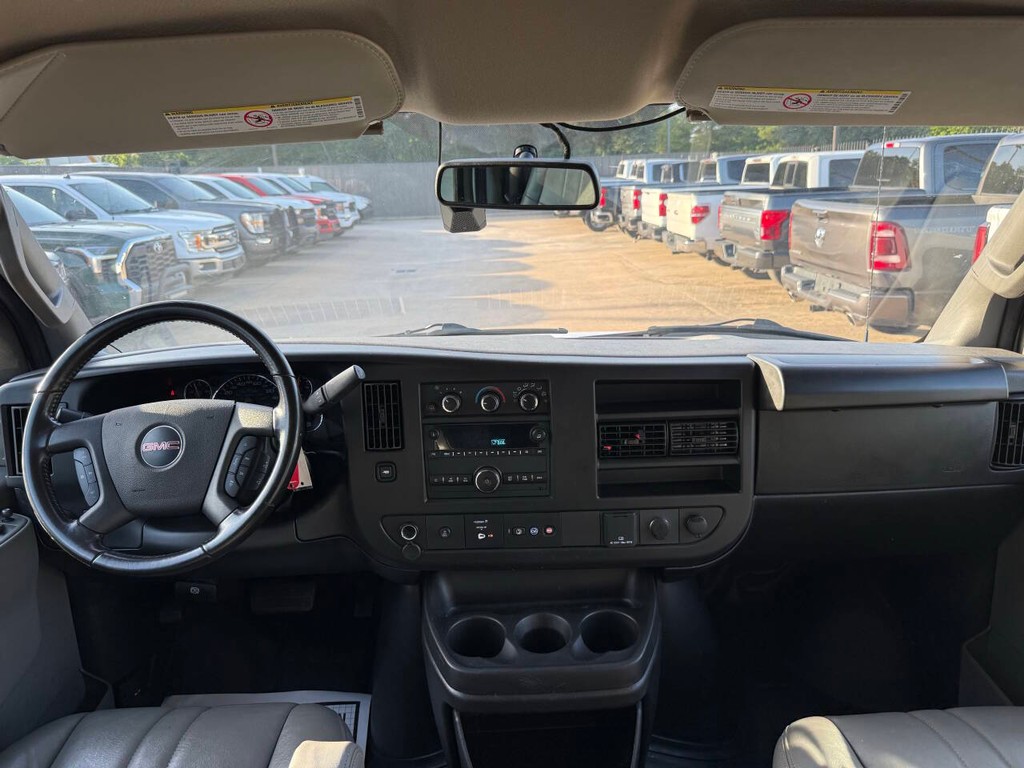 GMC Savana Cargo Van Vehicle Full-screen Gallery Image 12