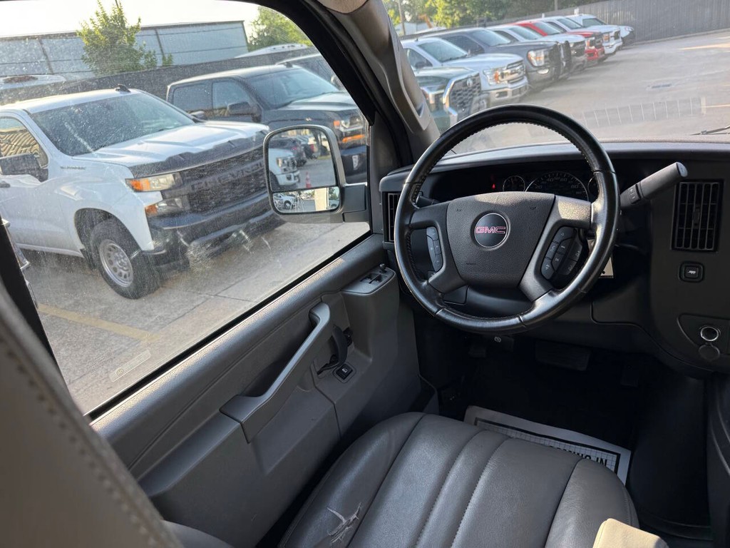 GMC Savana Cargo Van Vehicle Full-screen Gallery Image 14