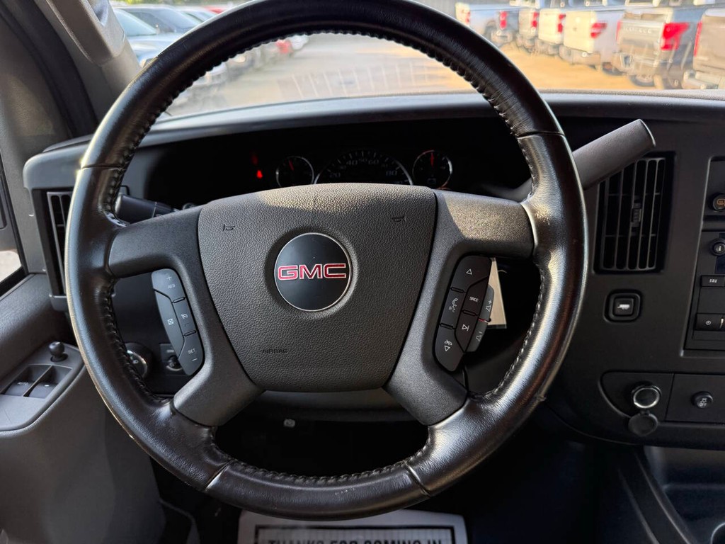 GMC Savana Cargo Van Vehicle Full-screen Gallery Image 18