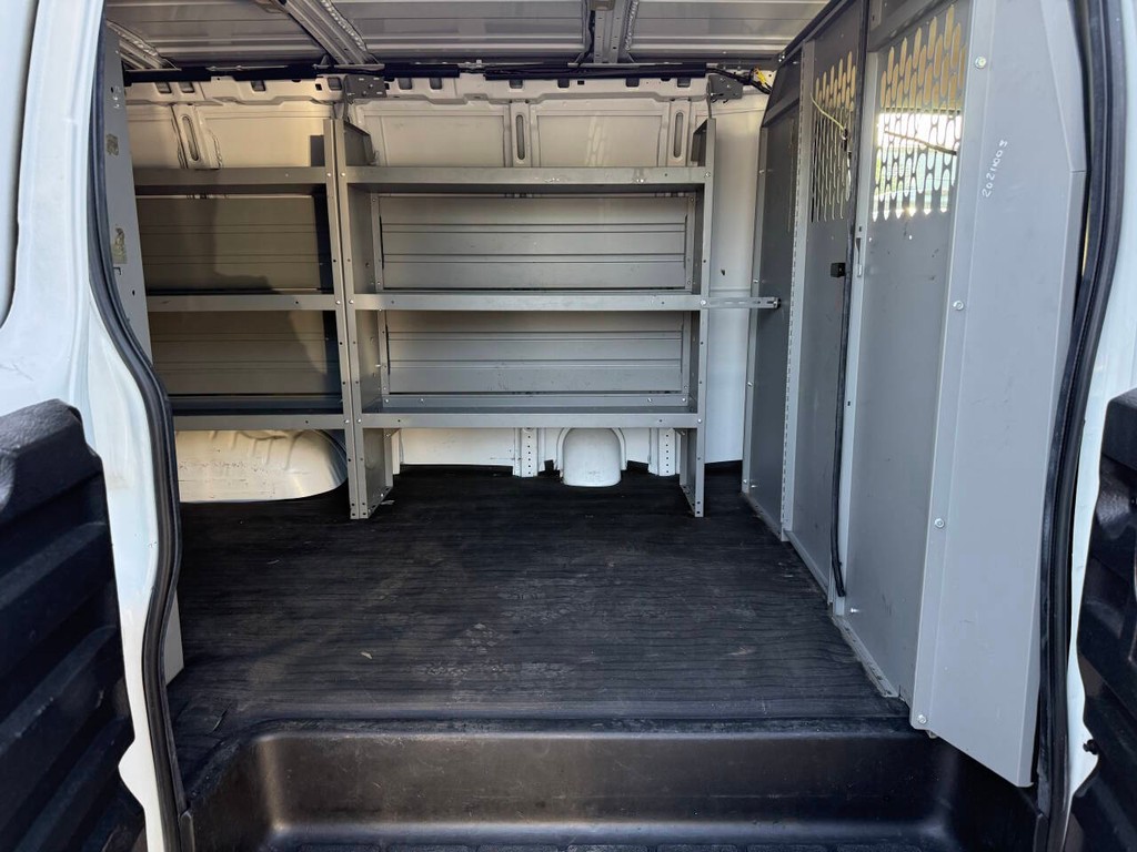 GMC Savana Cargo Van Vehicle Full-screen Gallery Image 31