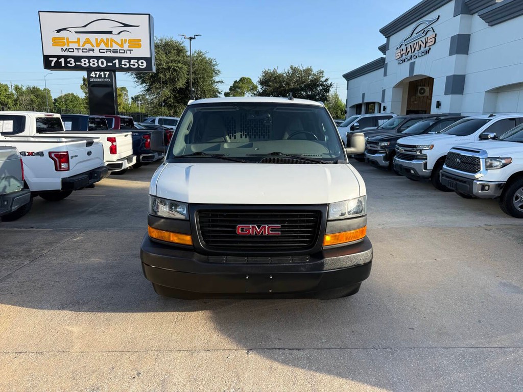 GMC Savana Cargo Van Vehicle Full-screen Gallery Image 35
