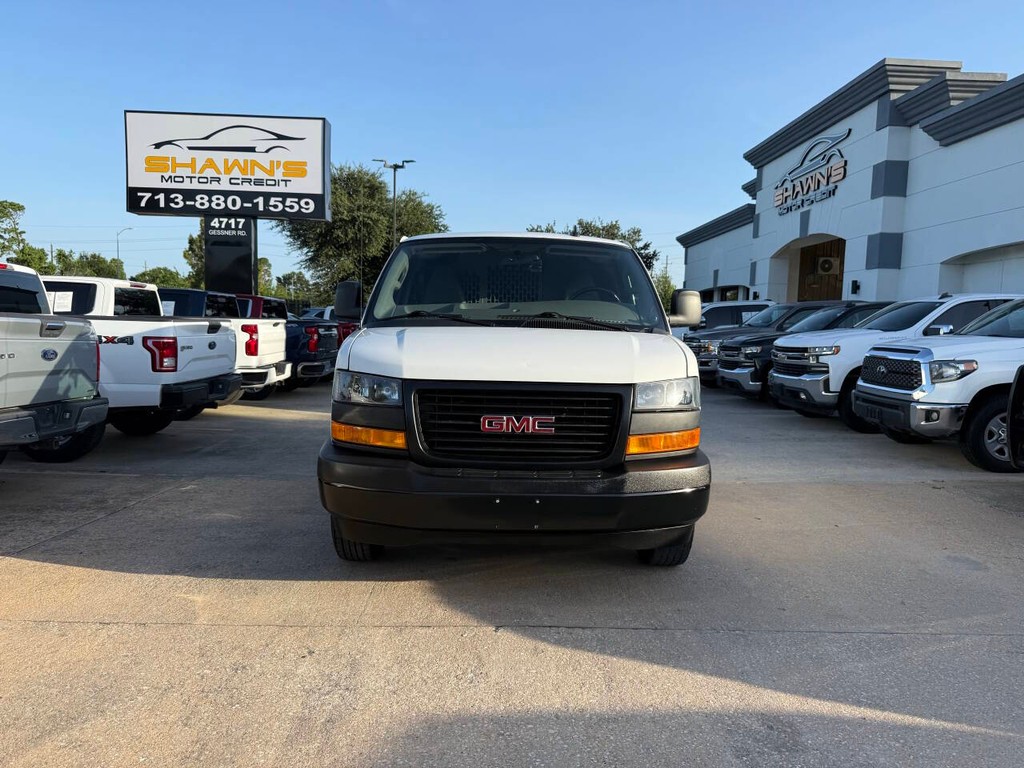 GMC Savana Cargo Van Vehicle Full-screen Gallery Image 36