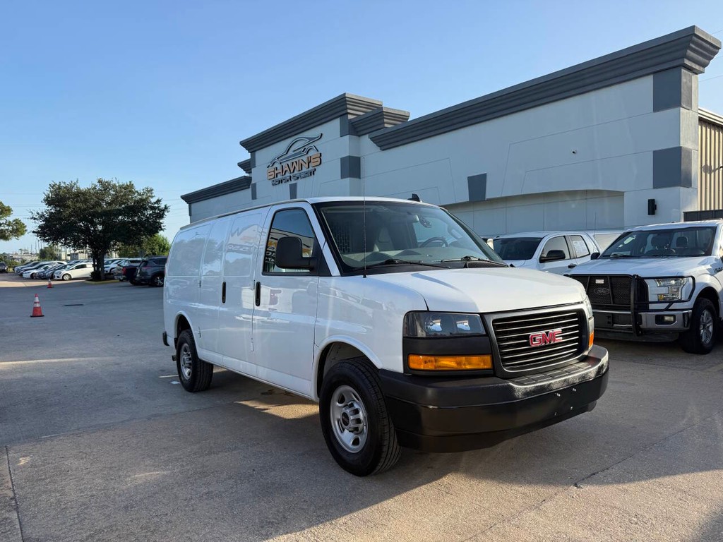 GMC Savana Cargo Van Vehicle Full-screen Gallery Image 37