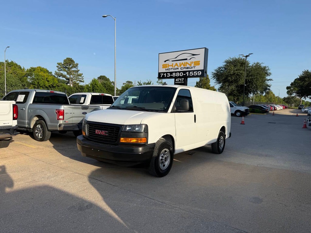 GMC Savana Cargo Van Vehicle Full-screen Gallery Image 38