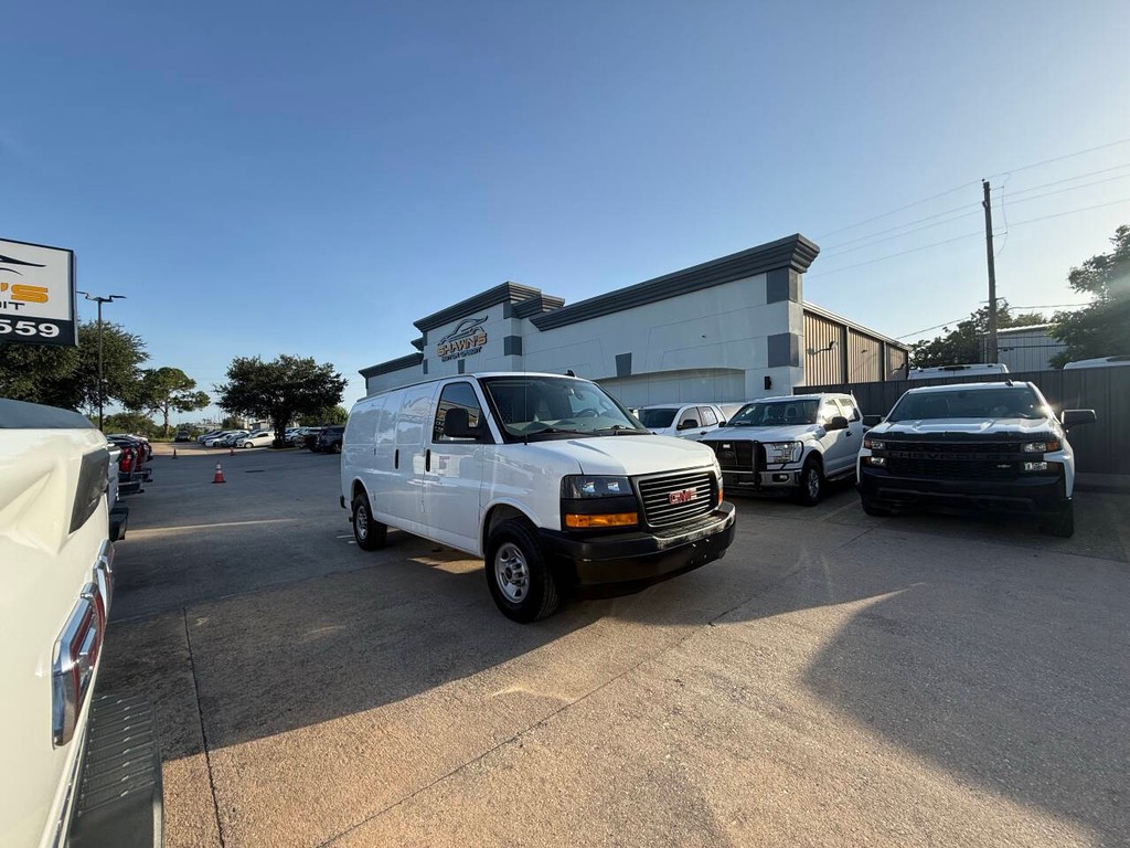 GMC Savana Cargo Van Vehicle Full-screen Gallery Image 39