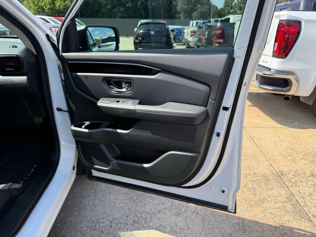 Honda Pilot Vehicle Full-screen Gallery Image 11