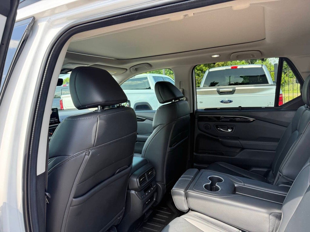 Honda Pilot Vehicle Full-screen Gallery Image 12