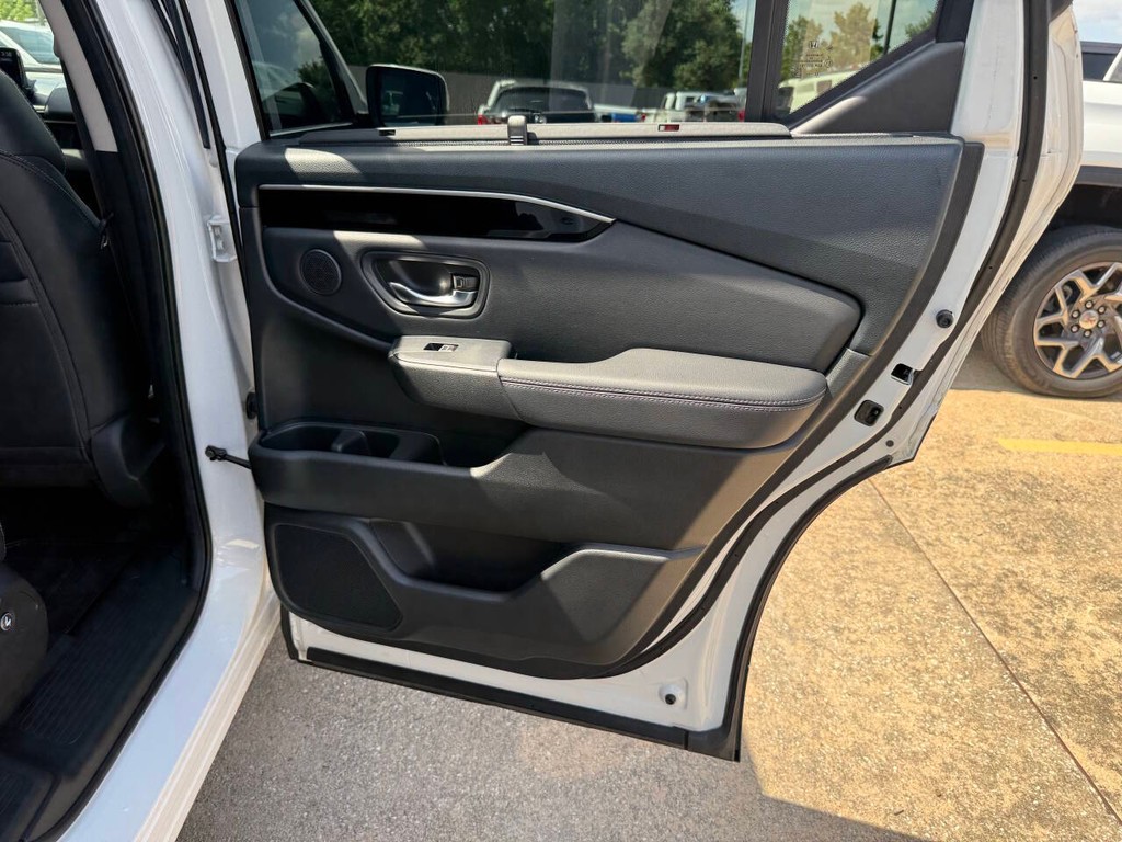 Honda Pilot Vehicle Full-screen Gallery Image 18