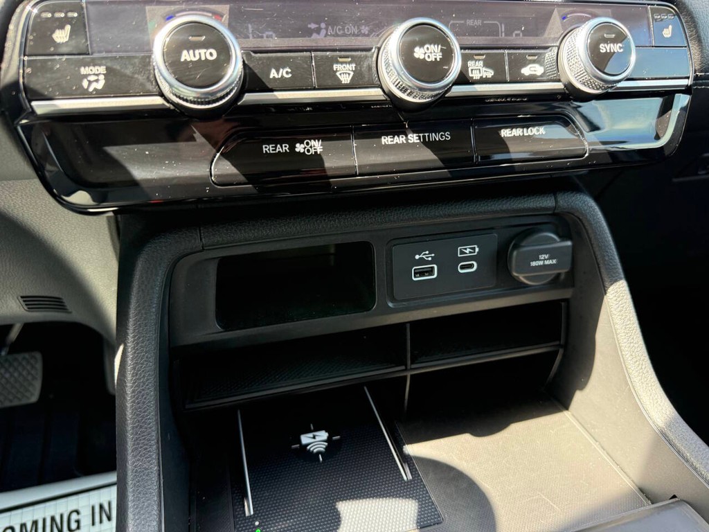 Honda Pilot Vehicle Full-screen Gallery Image 32