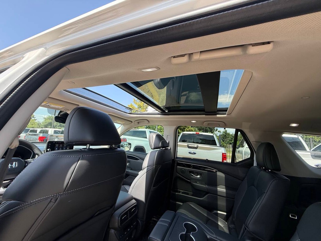 Honda Pilot Vehicle Full-screen Gallery Image 36