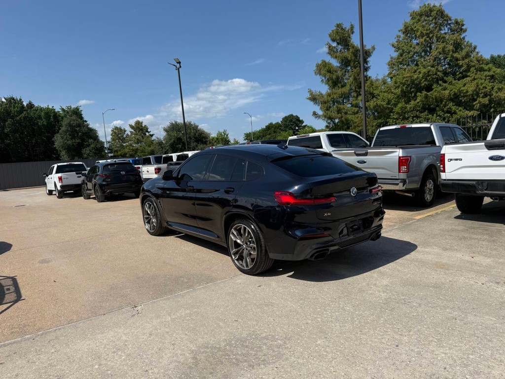 BMW X4 Vehicle Full-screen Gallery Image 04