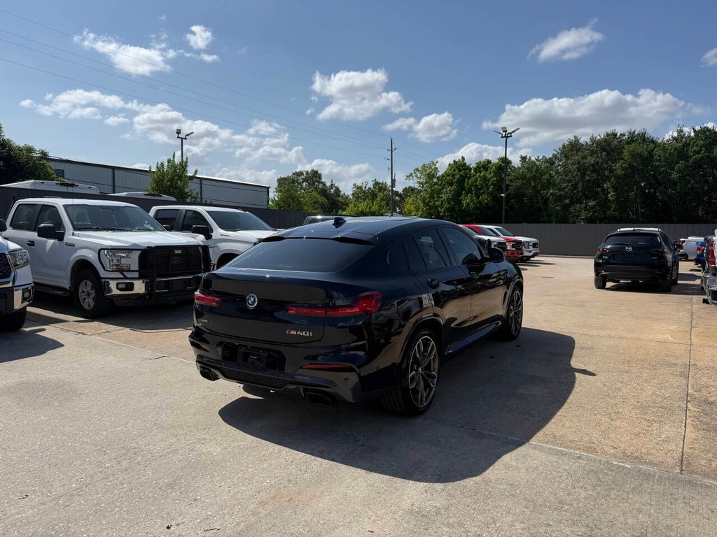 BMW X4 Vehicle Full-screen Gallery Image 05