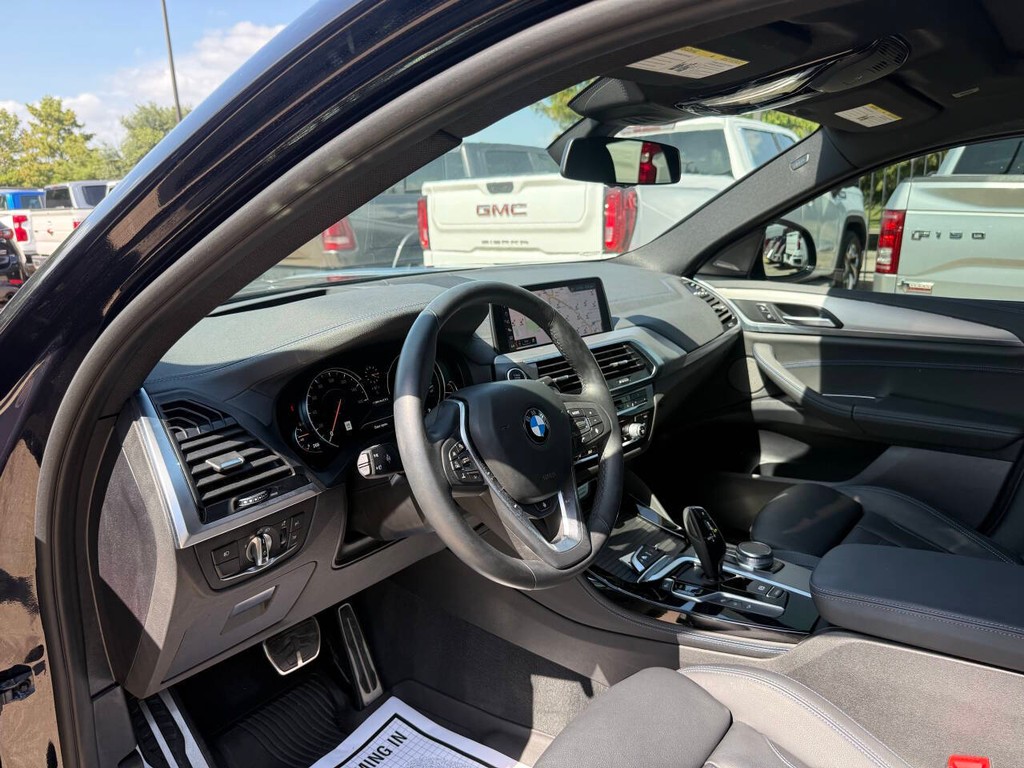 BMW X4 Vehicle Full-screen Gallery Image 06