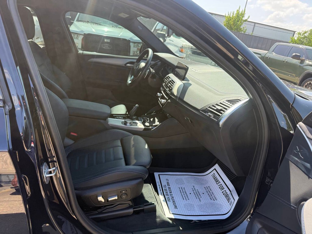 BMW X4 Vehicle Full-screen Gallery Image 10