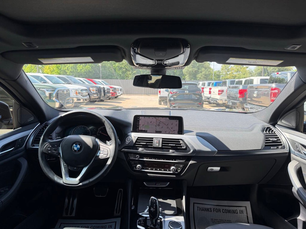 BMW X4 Vehicle Full-screen Gallery Image 17