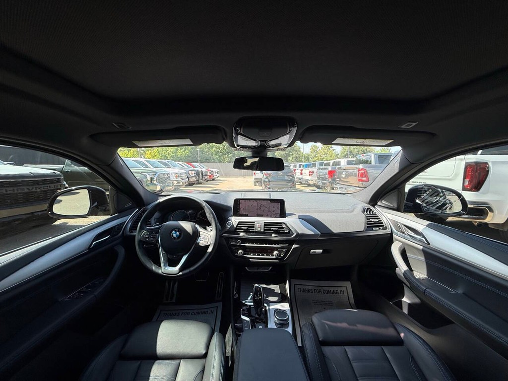 BMW X4 Vehicle Full-screen Gallery Image 18