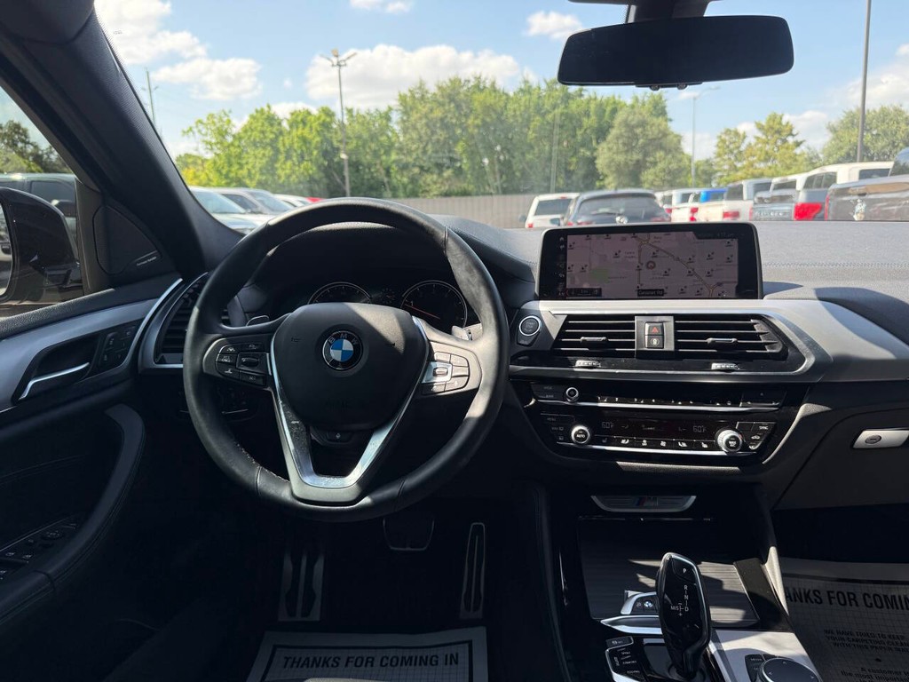BMW X4 Vehicle Full-screen Gallery Image 21