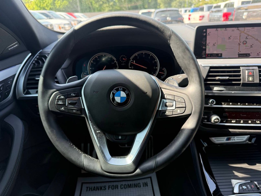BMW X4 Vehicle Full-screen Gallery Image 22